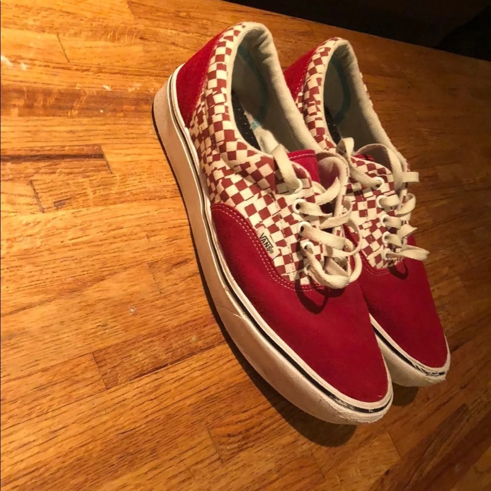 Red vans - Picture 2 of 3